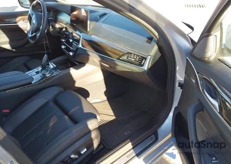 2021 BMW 530I xDrive z USA, uszkodzony, nr VIN WBA13BJ00MWX06357